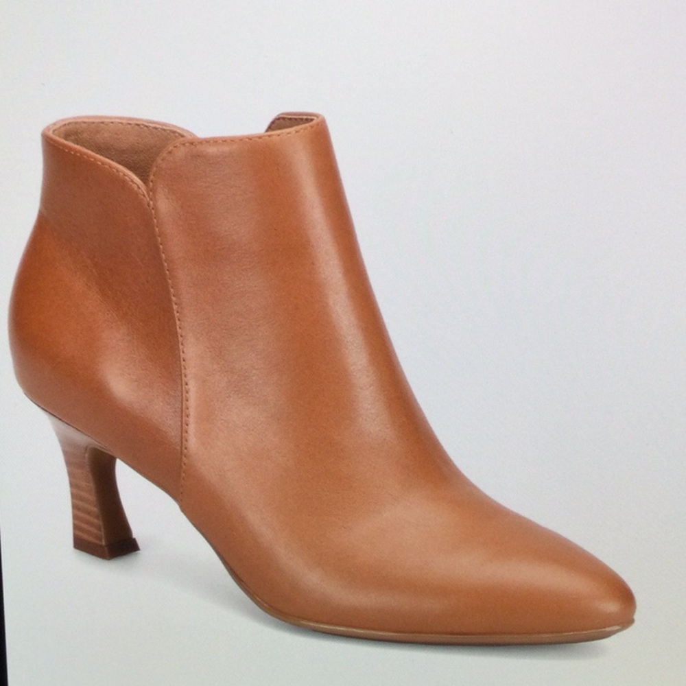 NEW AQU Soft SashaWomen's Tan Leather Pointed Ankle Boots SizeM